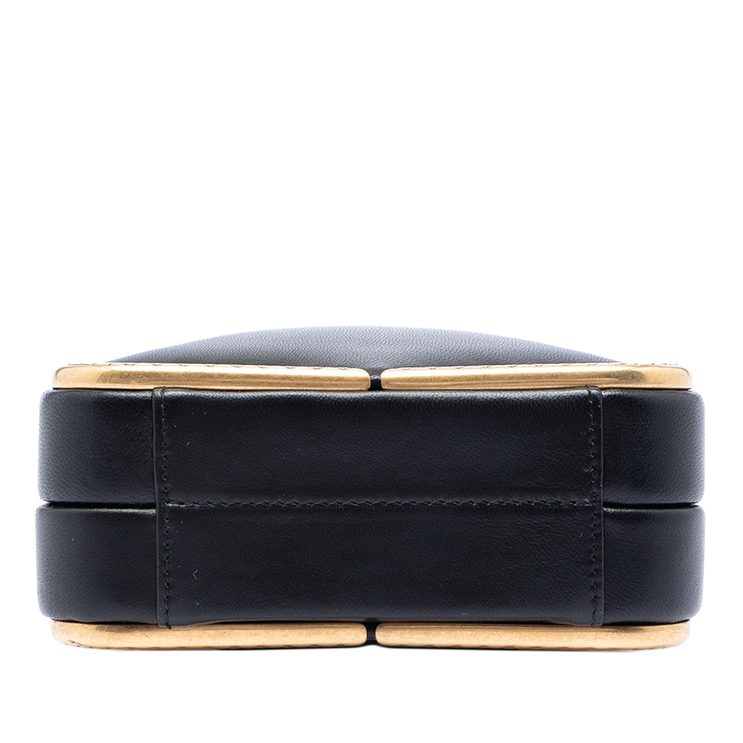 Chanel CC Cuir d’agneau et Metal Square Pochette avec chaîne