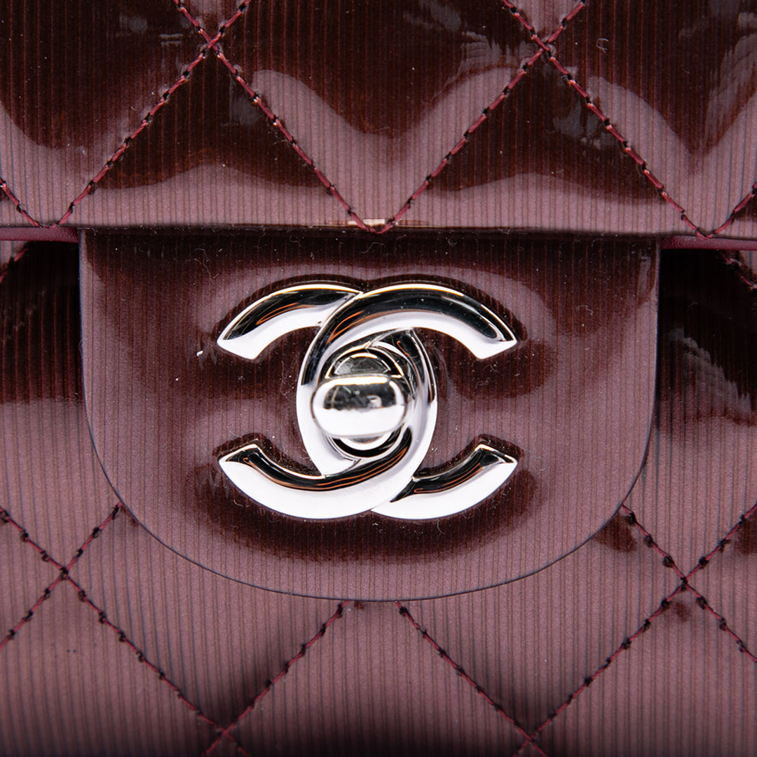 Chanel Medium Classic Striped Cuir verni Double rabat