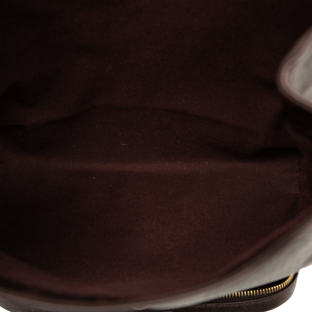 Louis Vuitton Taiga Cassiar Rouge – vue 4 – GABY PARIS