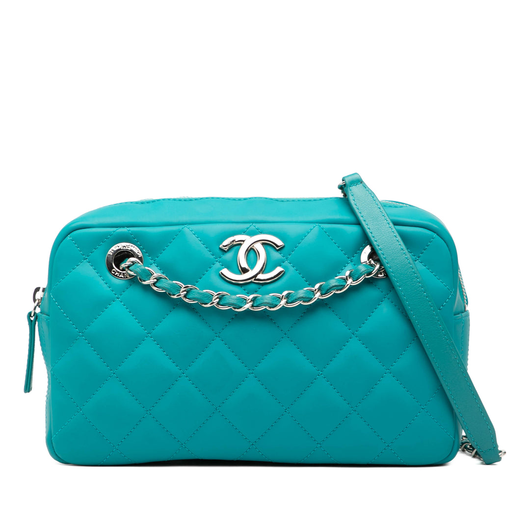 Chanel Medium CC Matelassé Rubberized Cuir d’agneau Coco Rain Sac caméra