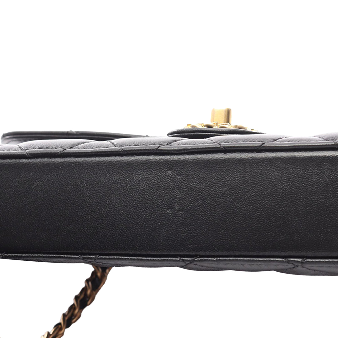 Chanel CC Matelassé Cuir d’agneau East West Simple rabat