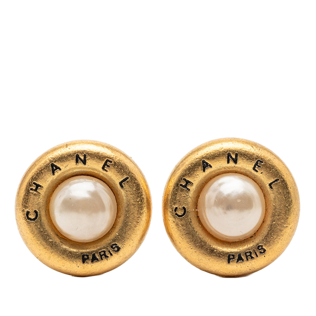 Chanel plaqué Perles fantaisie Logo Rond Clip on Boucles d’oreilles – GABY PARIS Authentique