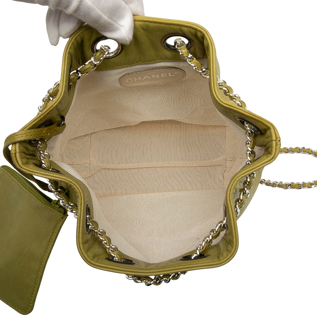 Chanel CC Cuir d’agneau Drawstring Sac à dos Vert