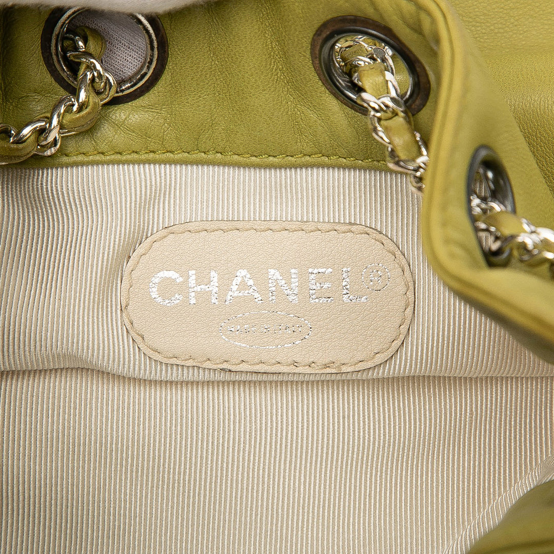 Chanel CC Cuir d’agneau Drawstring Sac à dos Vert