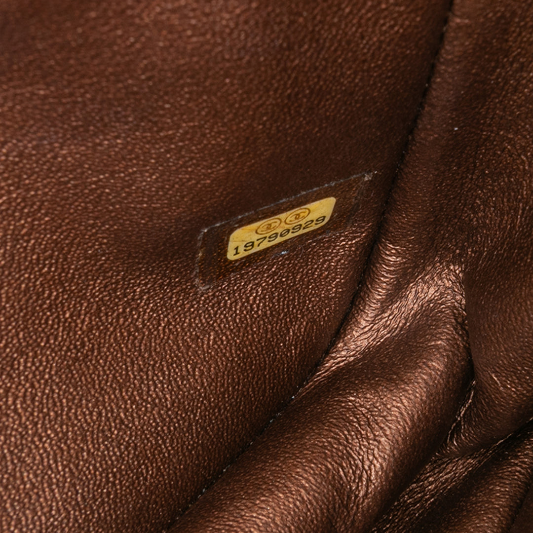 Chanel Paris Dallas Métallisé Cuir de veau Embossed Logo Flap Marron – GABY PARIS Authentique