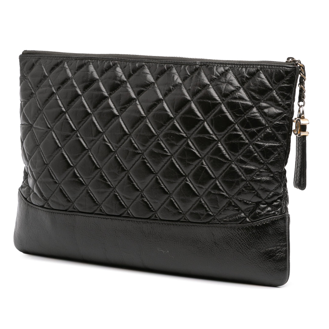 Chanel Large Aged Cuir de veau Gabrielle O Étui Pochette Noir