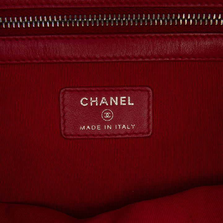 Chanel Large Aged Cuir de veau Gabrielle O Étui Pochette Noir