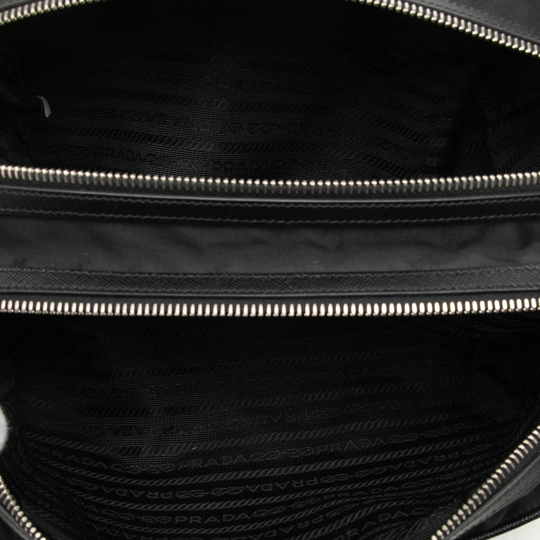 Prada Pochette à finitions Re Travel Saffiano Noir – vue 4 – GABY PARIS