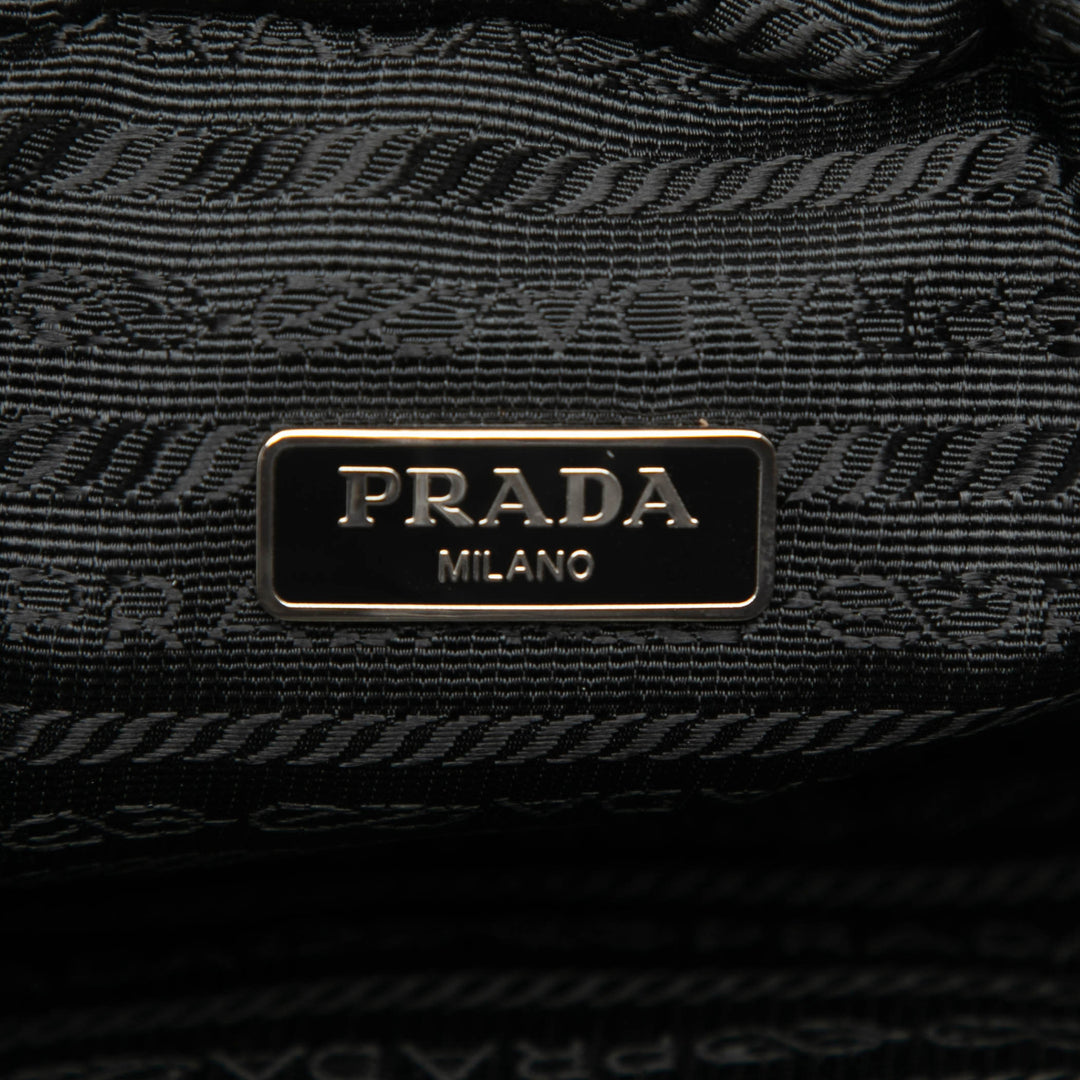Prada Pochette à finitions Re Travel Saffiano Noir – vue 5 – GABY PARIS