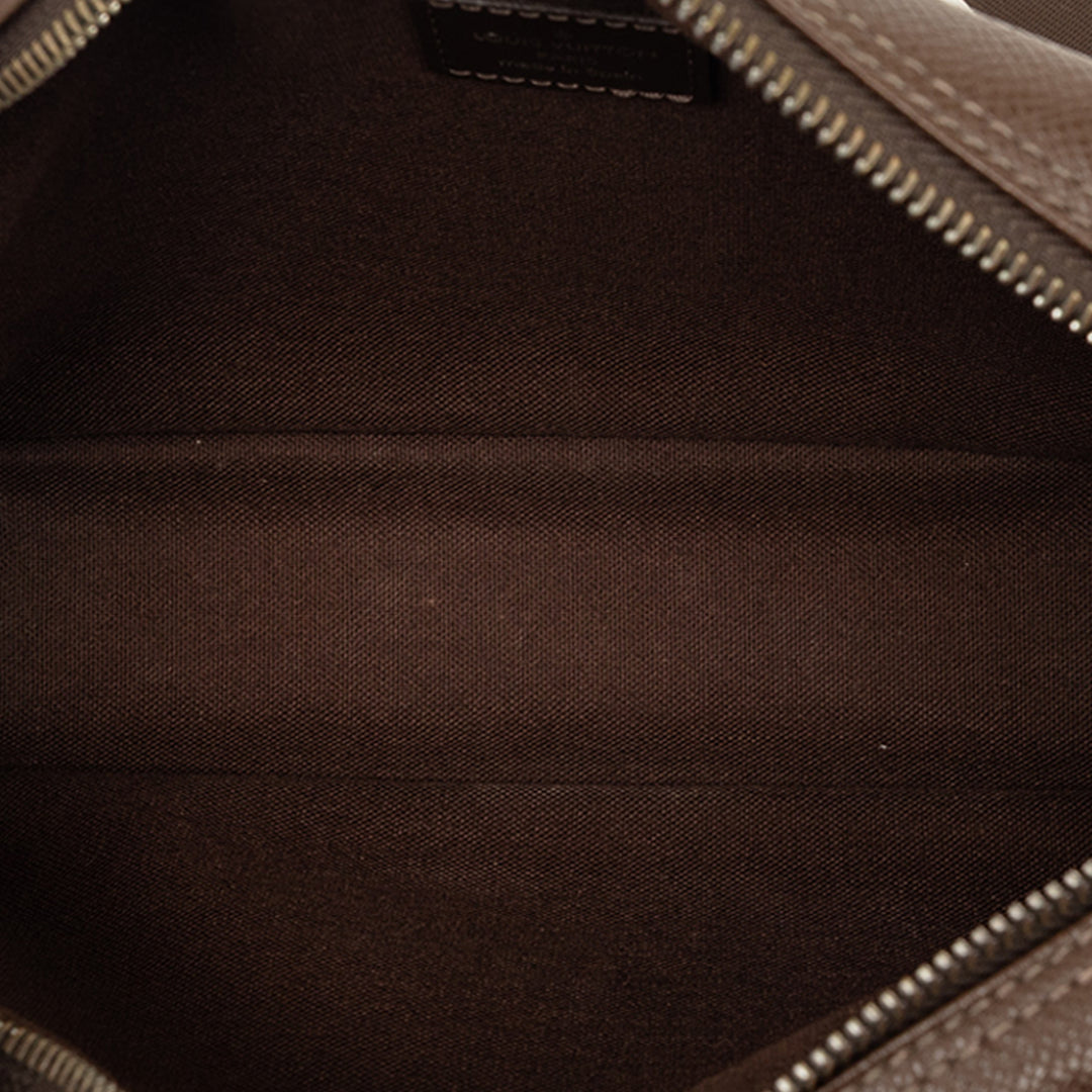 Louis Vuitton Taiga Pochette Kaluga