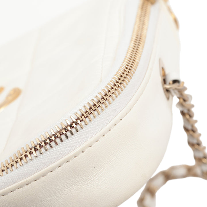 Chanel CC Matelassé Cuir d’agneau Diamond Pochette avec chaîne