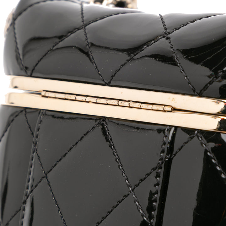 Chanel Matelassé Cuir verni Logo Chain Vanity