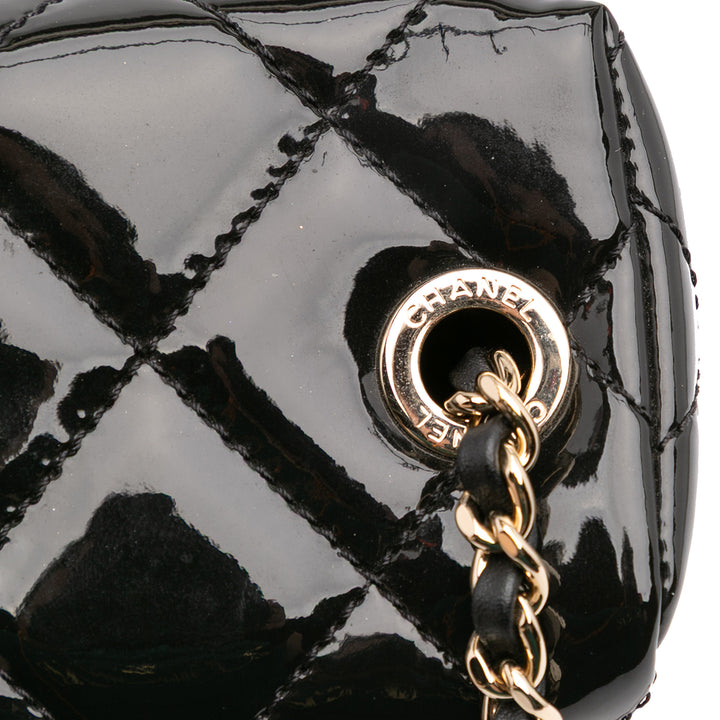 Chanel Matelassé Cuir verni Logo Chain Vanity