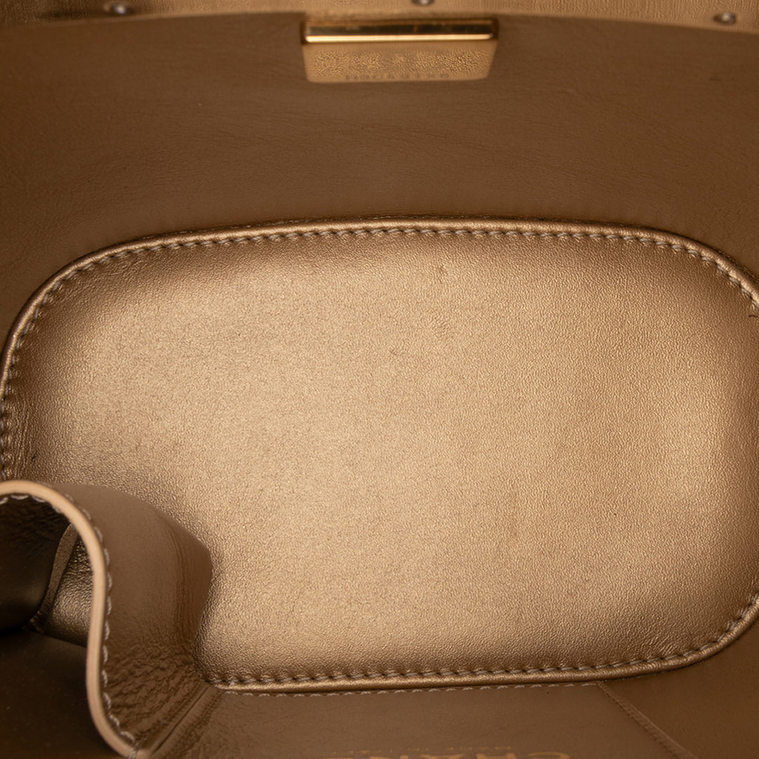 Chanel Matelassé Cuir verni Logo Chain Vanity