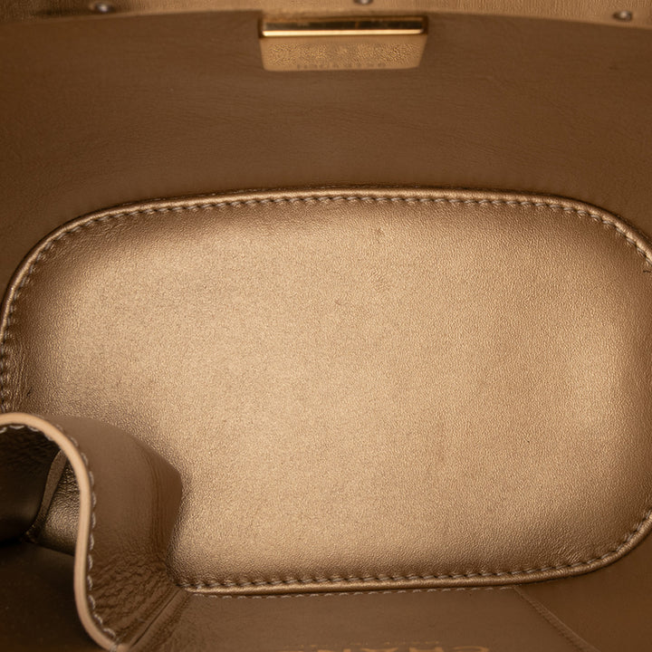 Chanel Matelassé Cuir verni Logo Chain Vanity