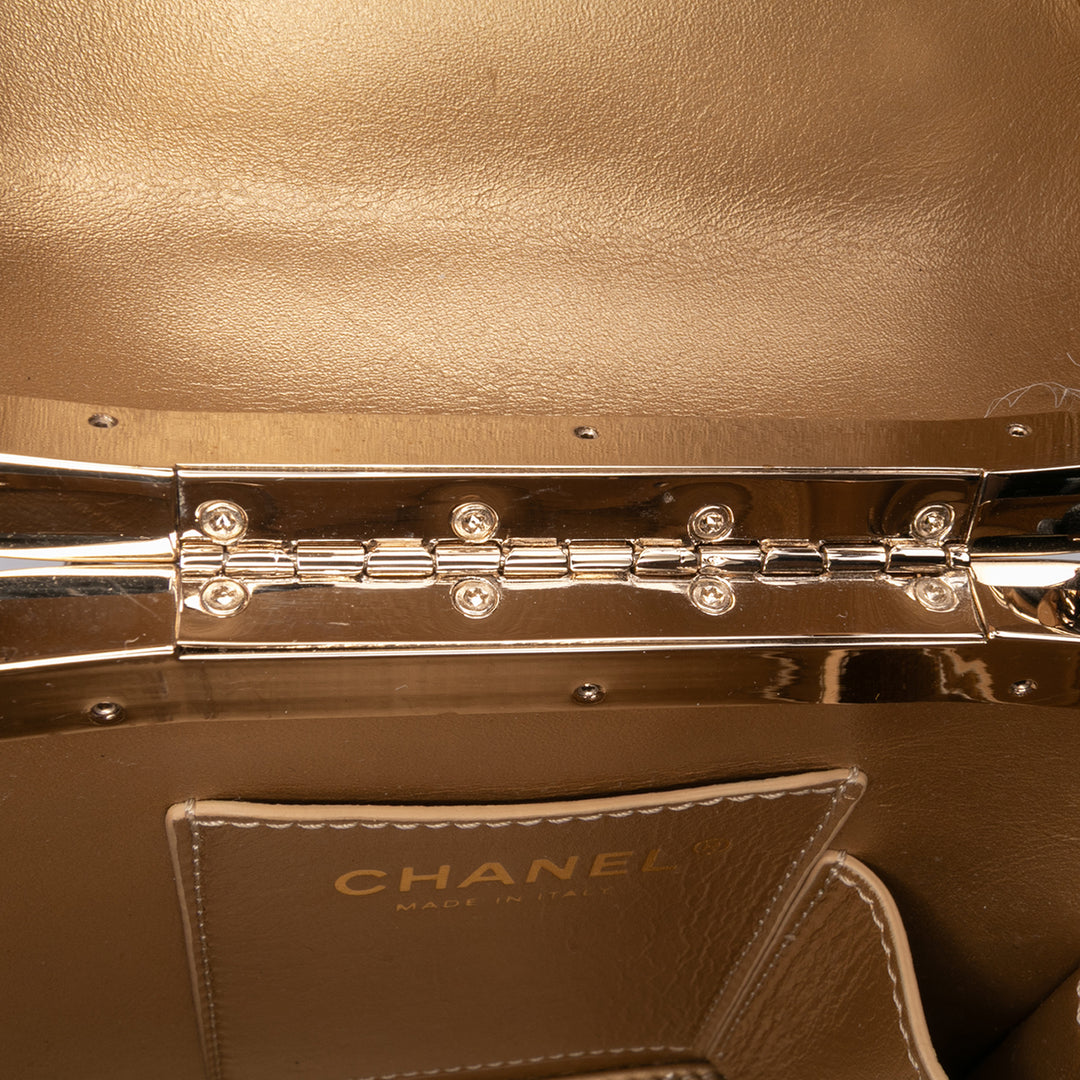 Chanel Matelassé Cuir verni Logo Chain Vanity