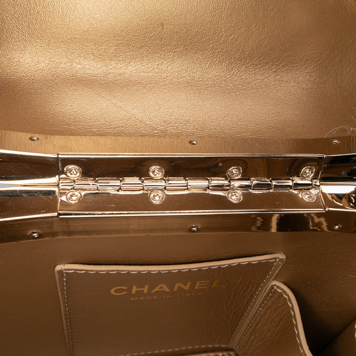 Chanel Matelassé Cuir verni Logo Chain Vanity
