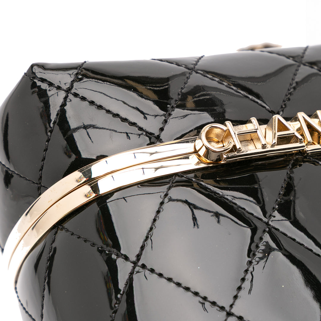 Chanel Matelassé Cuir verni Logo Chain Vanity