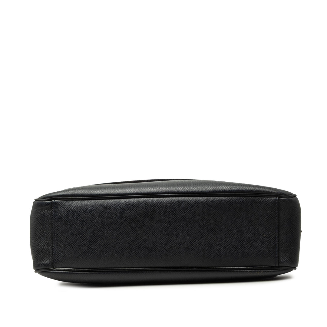 Louis Vuitton Taiga Roman MM
