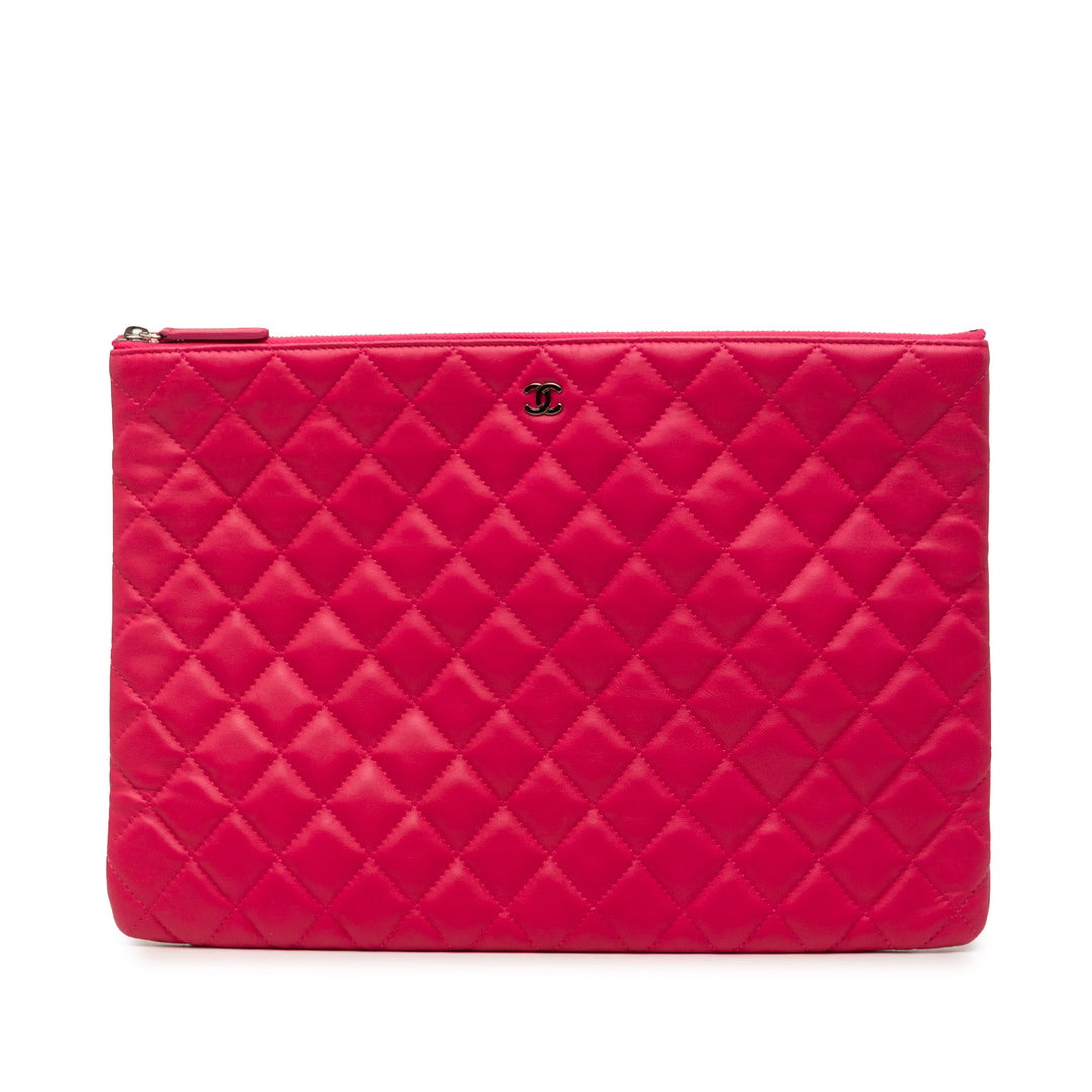Chanel Large Matelassé Cuir d’agneau O Étui Pochette