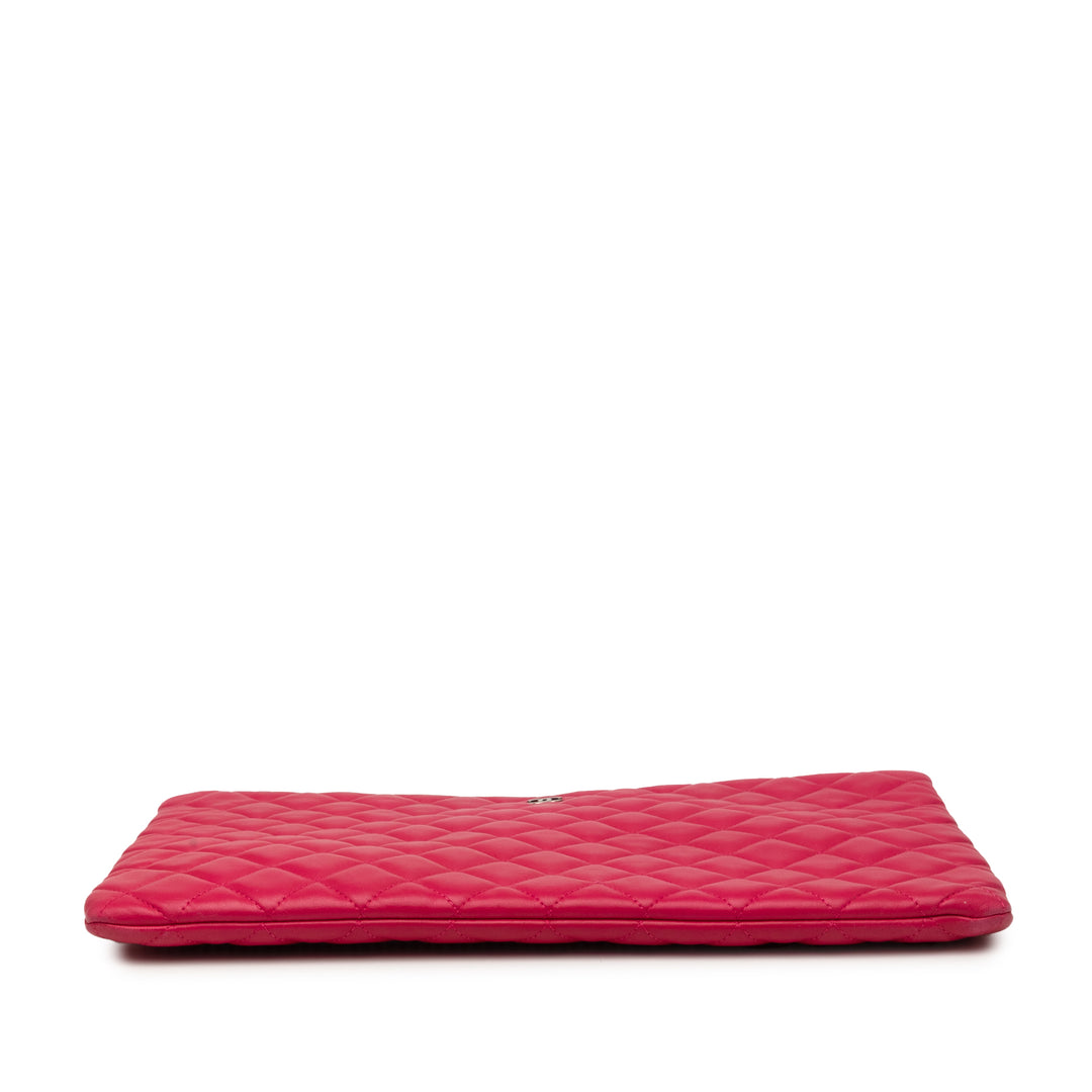 Chanel Large Matelassé Cuir d’agneau O Étui Pochette