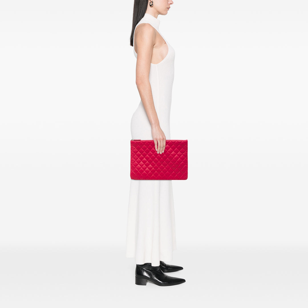 Chanel Large Matelassé Cuir d’agneau O Étui Pochette