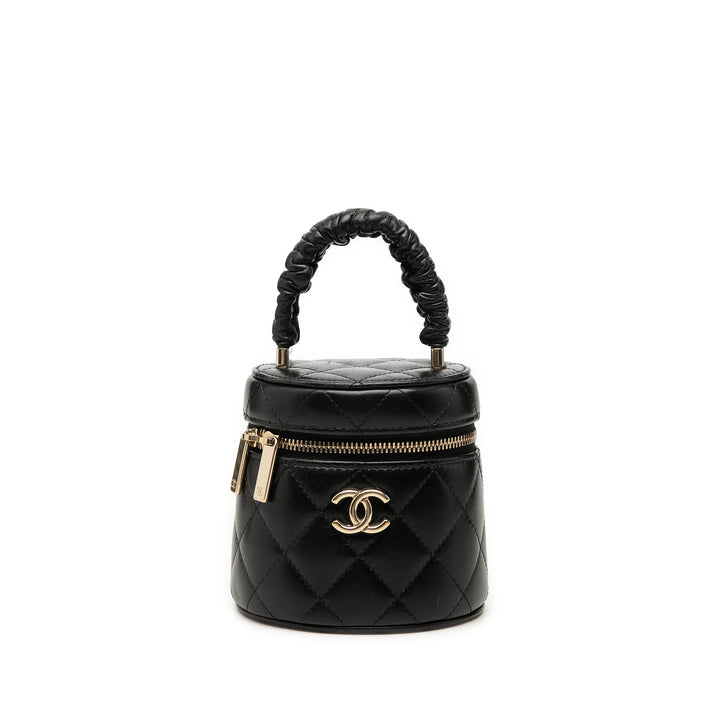 Chanel Matelassé Ruched Poignée Vanity Mini Cuir d'agneau Noir – vue principale – GABY PARIS