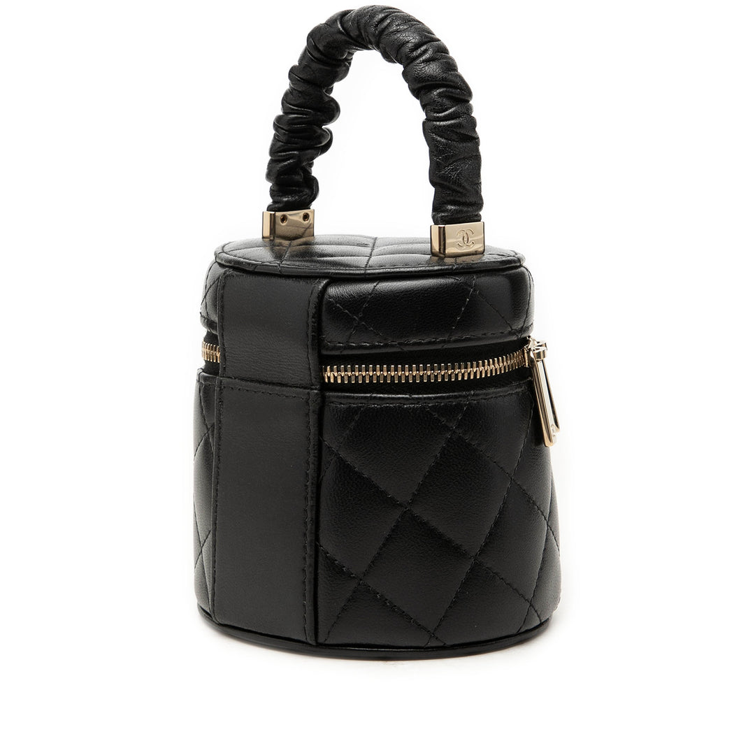 Chanel Matelassé Ruched Poignée Vanity Mini Cuir d'agneau Noir – vue 2 – GABY PARIS