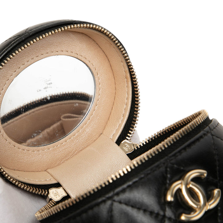 Chanel Matelassé Ruched Poignée Vanity Mini Cuir d'agneau Noir – vue 6 – GABY PARIS