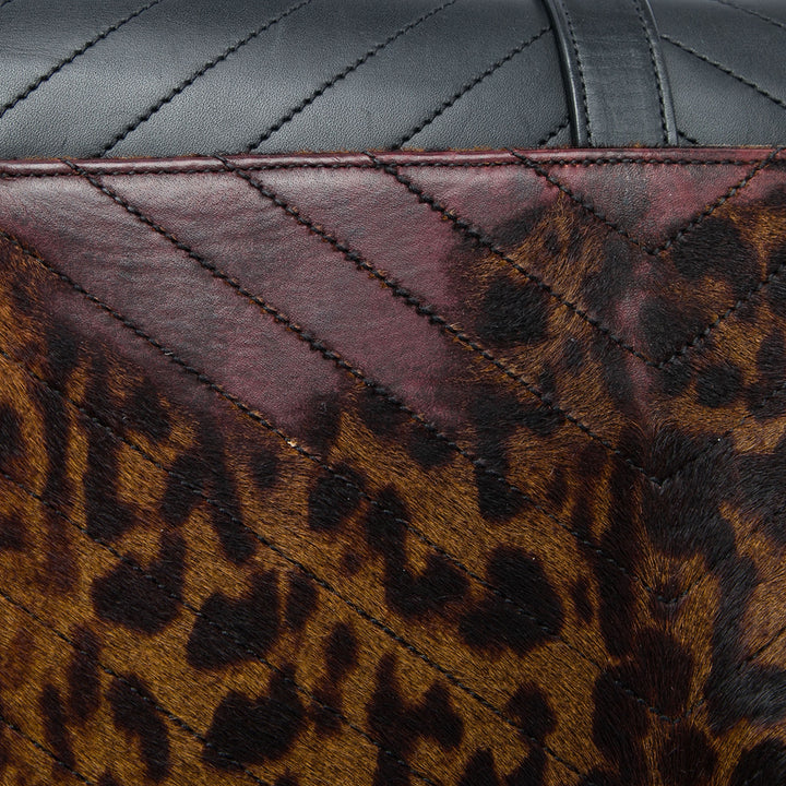 Saint Laurent Chevron et Leopard Imprimé Veau Hair Classic Enveloppe Sac Cuir de veau Noir – vue 5 – GABY PARIS