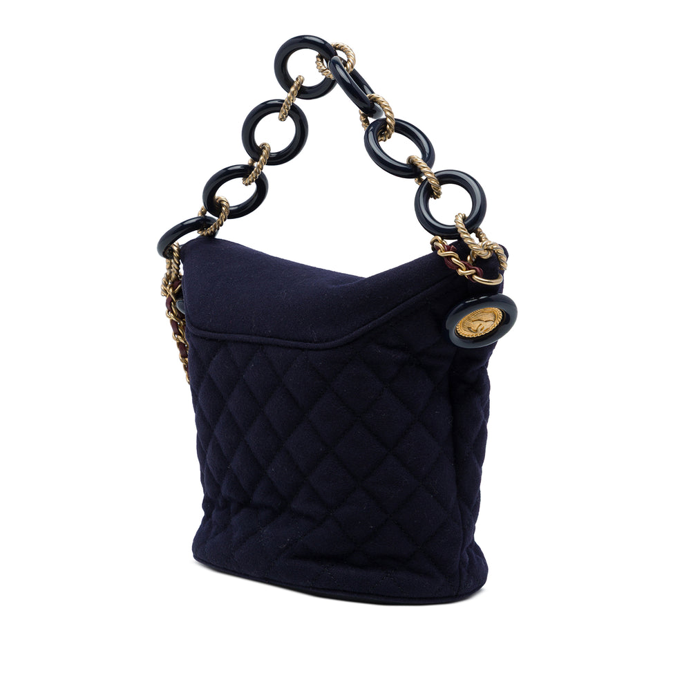 Chanel Paris Hamburg Matelassé Charms Sac seau Bleu – vue 2 – GABY PARIS