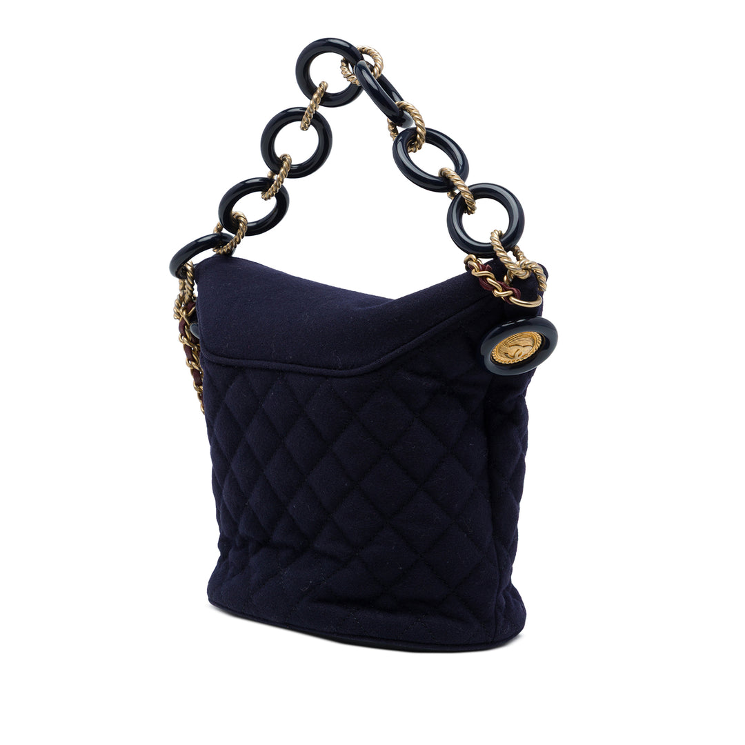 Chanel Paris Hamburg Matelassé Charms Sac seau Bleu – vue 2 – GABY PARIS