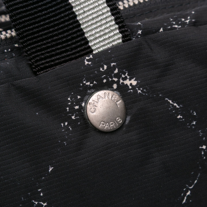 Chanel Old Travel Line Nylon Sac à main Noir – GABY PARIS Authentique