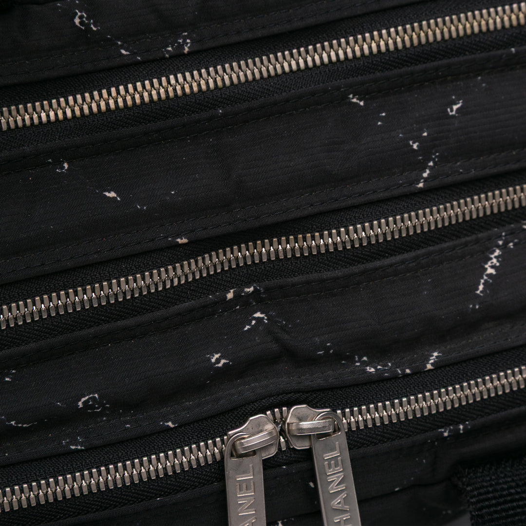 Chanel Old Travel Line Nylon Sac à main Noir – GABY PARIS Authentique