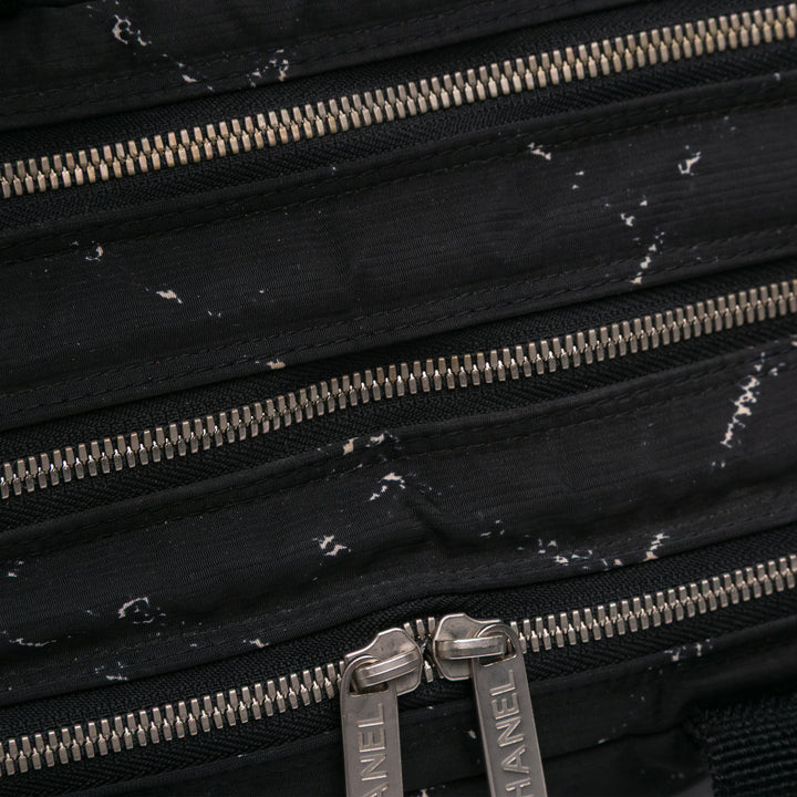 Chanel Old Travel Line Nylon Sac à main Noir – GABY PARIS Authentique