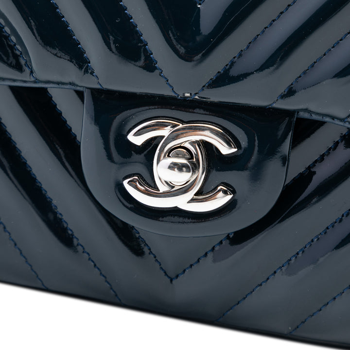 Chanel Medium Classic Chevron Cuir verni Double rabat