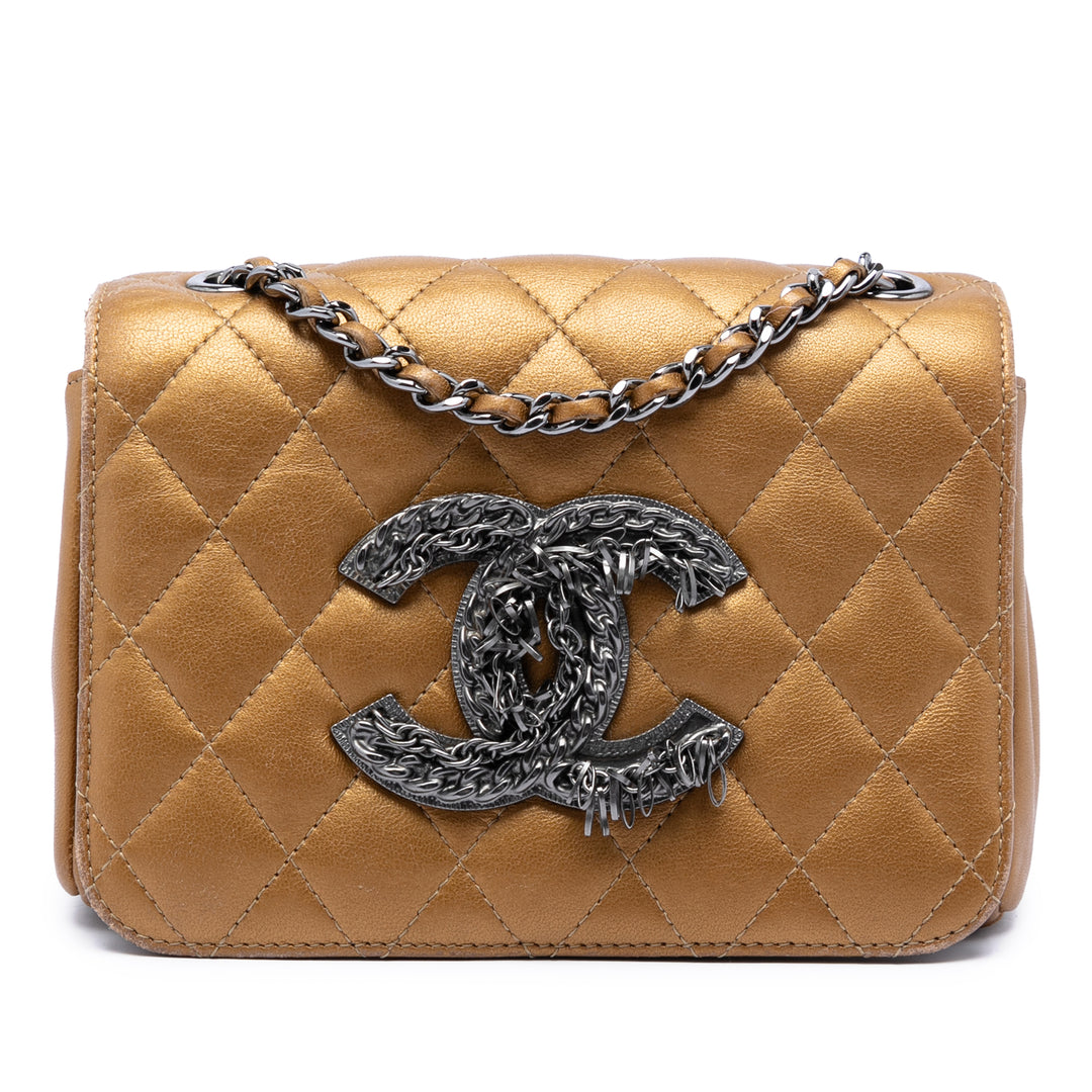 Chanel Édition limitée Mini Matelassé Metallic Cuir d’agneau CC Chain Fringe Rabat intégral