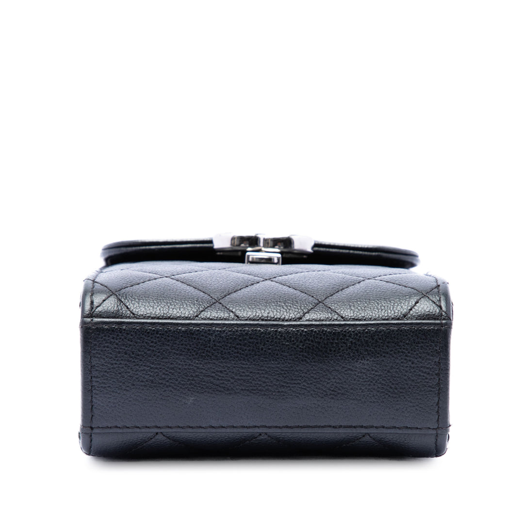 Chanel CC Matelassé Caviar Phone Holder avec chaîne
