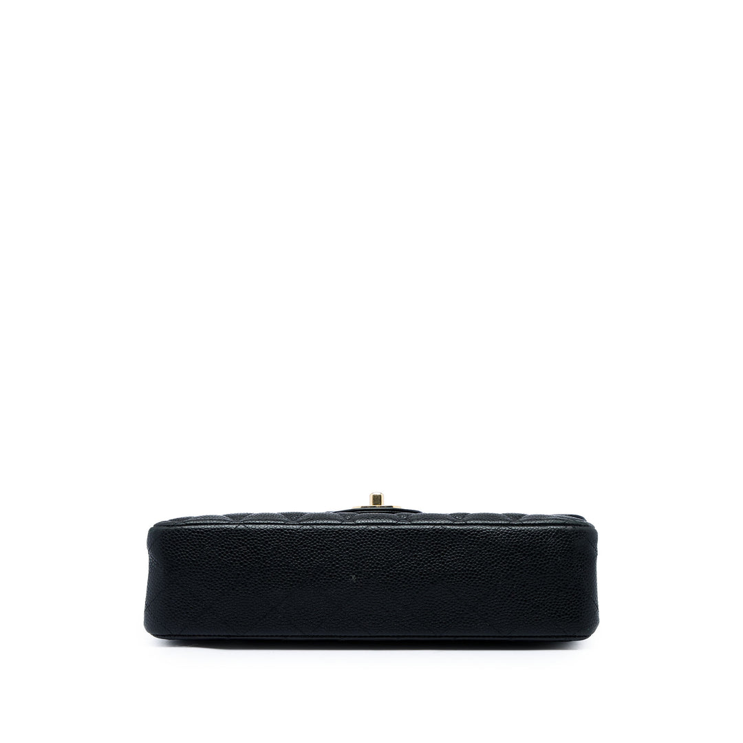 Chanel Sac porté épaule Classic Double rabat Moyen Cuir caviar Noir – vue 3 – GABY PARIS
