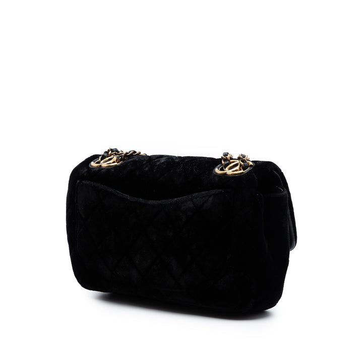 Chanel Small Matelassé Velours CC Œillets à rabat