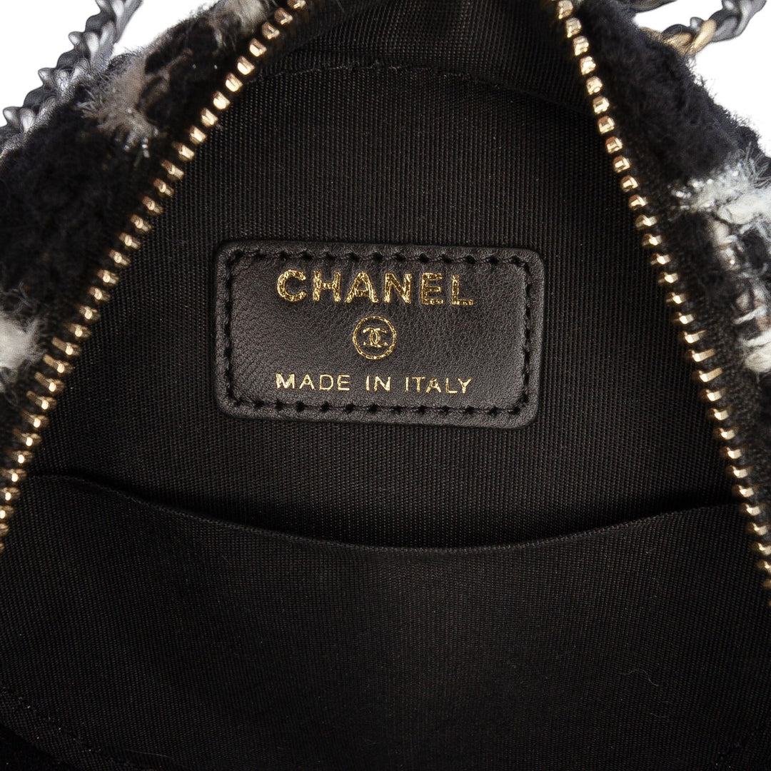 Chanel Tweed 19 Round Pochette with Chain and Coin Purse Blanc – GABY PARIS Authentique