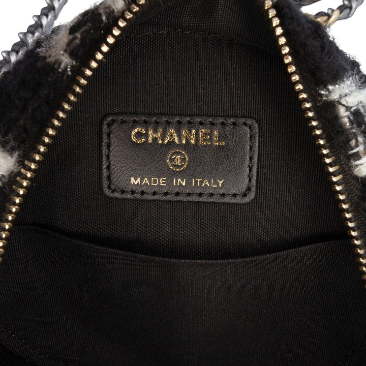 Chanel Tweed 19 Round Pochette with Chain and Coin Purse Blanc – GABY PARIS Authentique