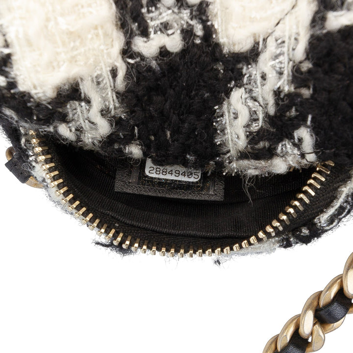 Chanel Tweed 19 Round Pochette with Chain and Coin Purse Blanc – GABY PARIS Authentique