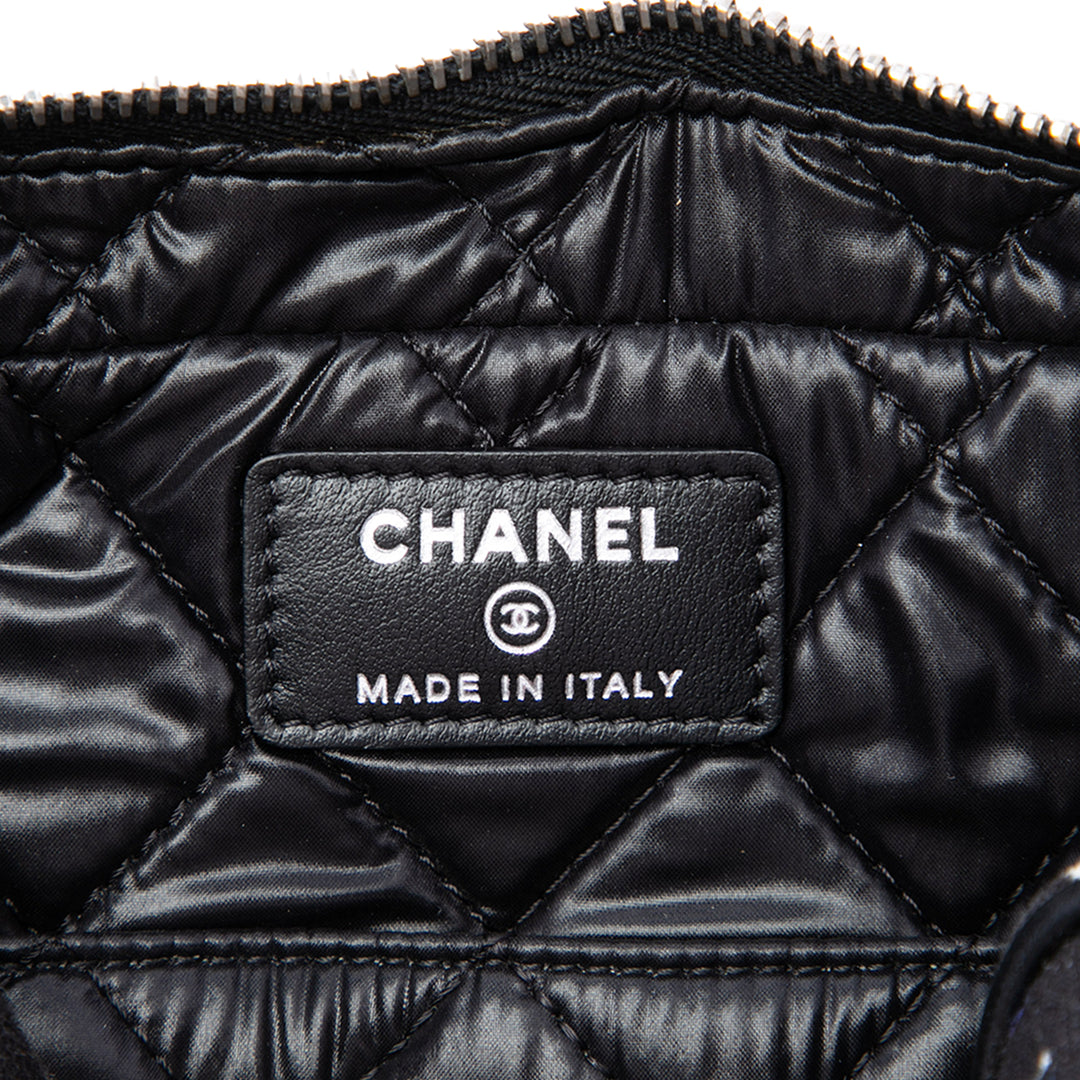 Chanel Trousse CC Imprimé Airline de maquillage Noir – vue 5 – GABY PARIS