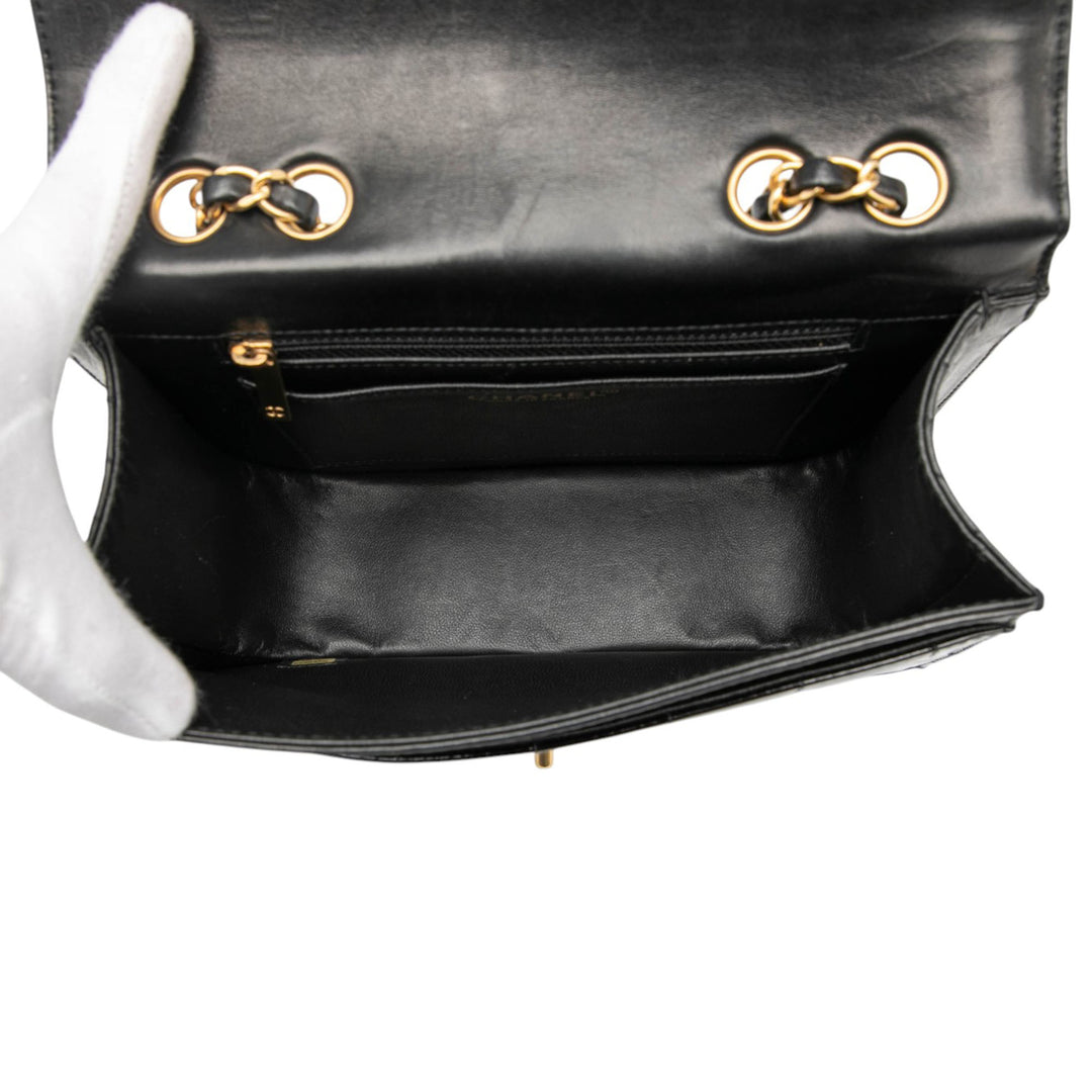 Chanel CC Chocolate Bar Cuir verni et Cuir d’agneau Square à rabat