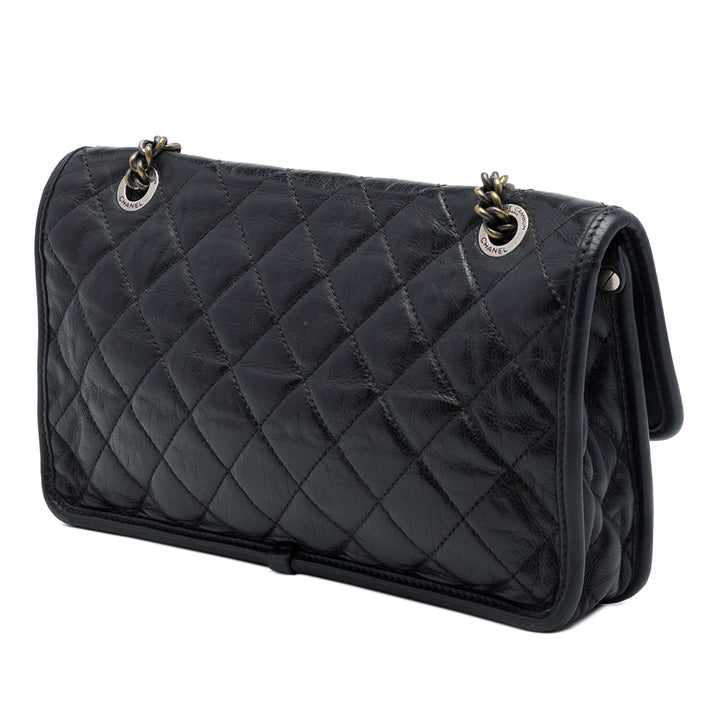 Chanel Matelassé French Riviera à rabat Moyen Cuir de veau Noir – vue 2 – GABY PARIS