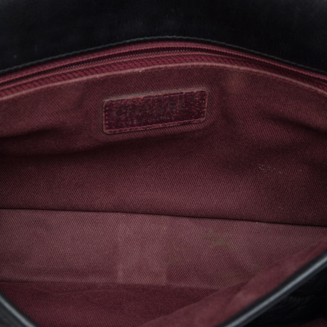 Chanel Matelassé French Riviera à rabat Moyen Cuir de veau Noir – vue 4 – GABY PARIS