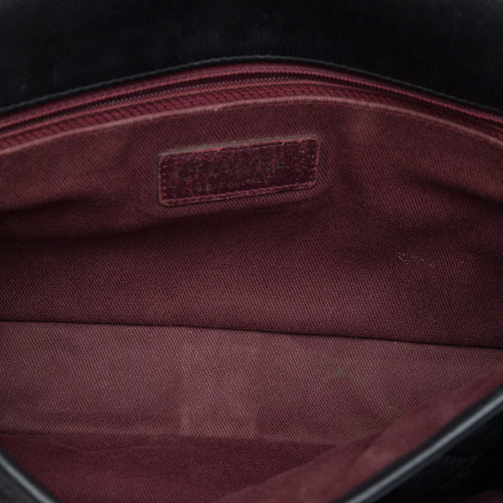 Chanel Matelassé French Riviera à rabat Moyen Cuir de veau Noir – vue 4 – GABY PARIS