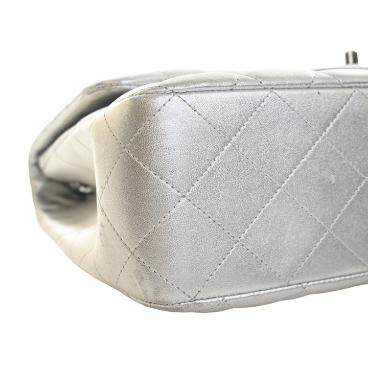 Chanel Jumbo Classic Metallic Cuir d’agneau Simple rabat