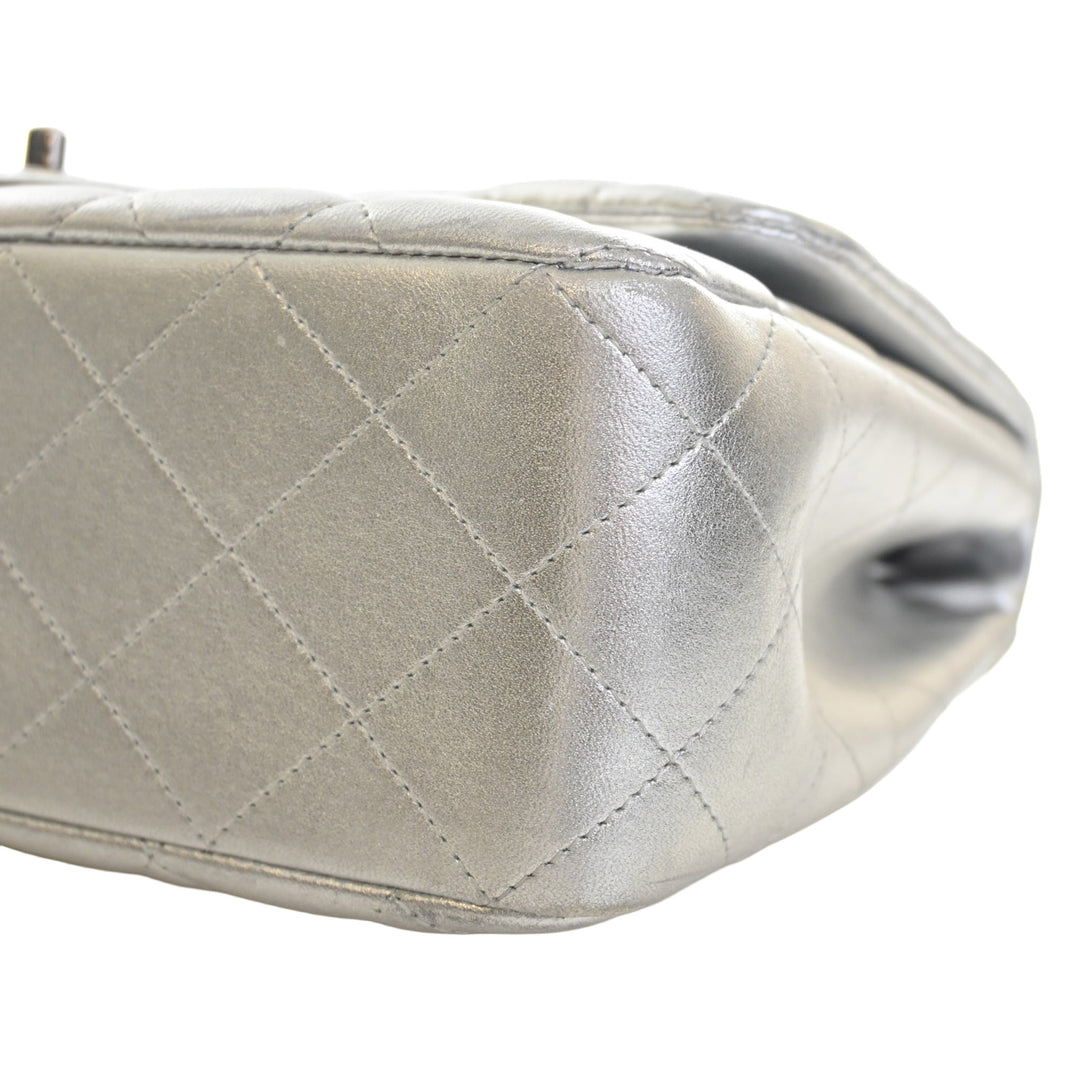 Chanel Jumbo Classic Metallic Cuir d’agneau Simple rabat